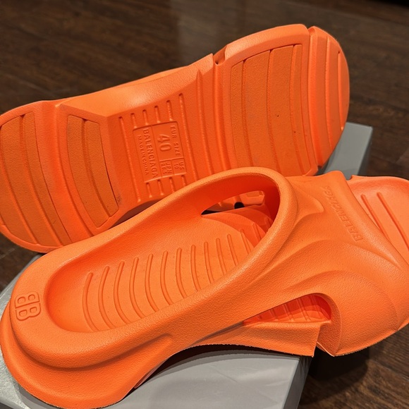 BALENCIAGA SLIDES - Picture 3 of 3